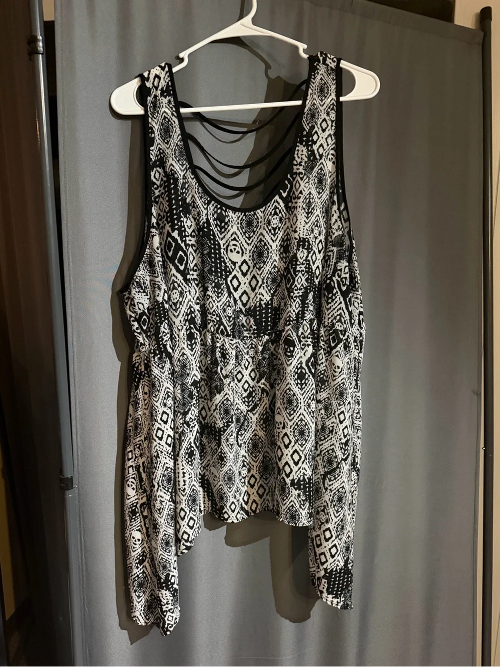 Torrid Size 3 (3X) Skull Geometric Print Strappy Back Tank Top